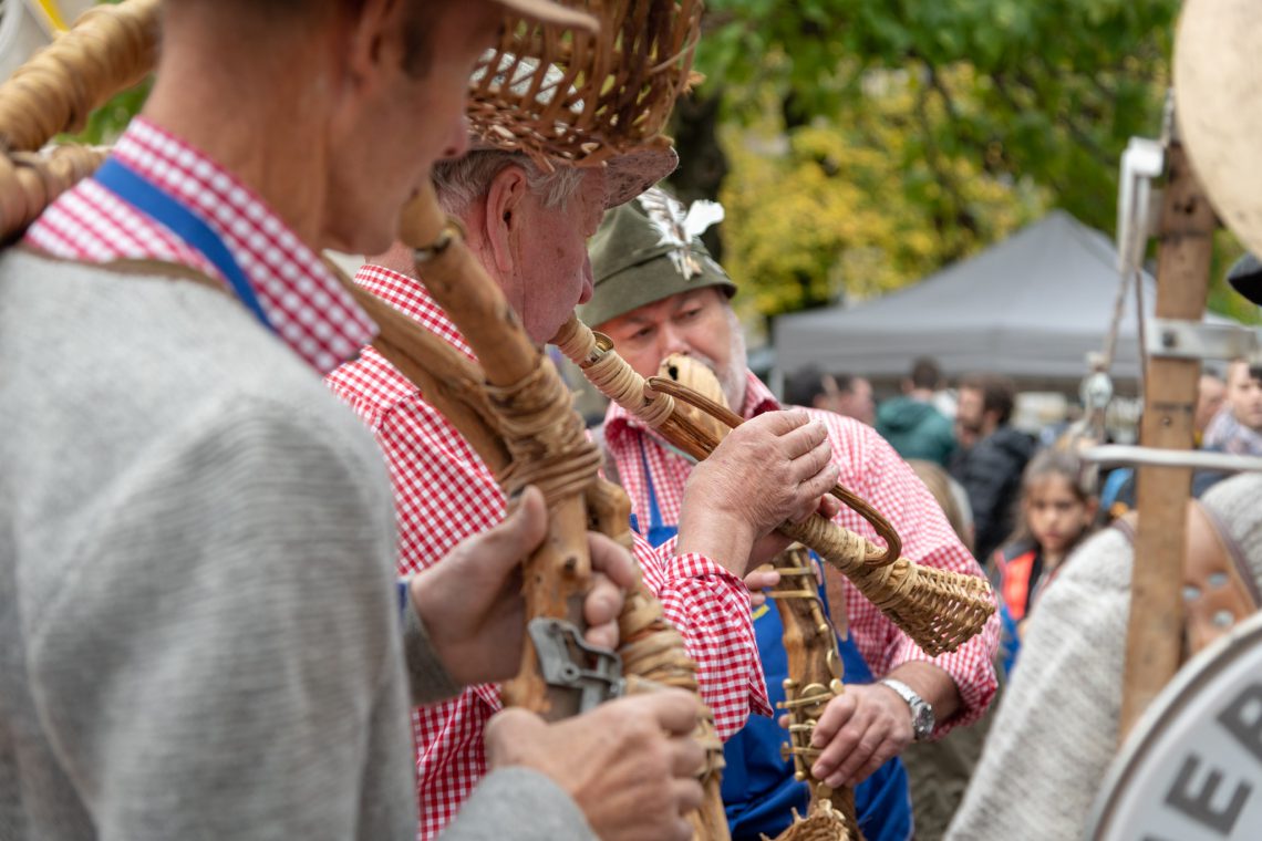 Musikanten auf dem Martinimarkt in Kurtinig