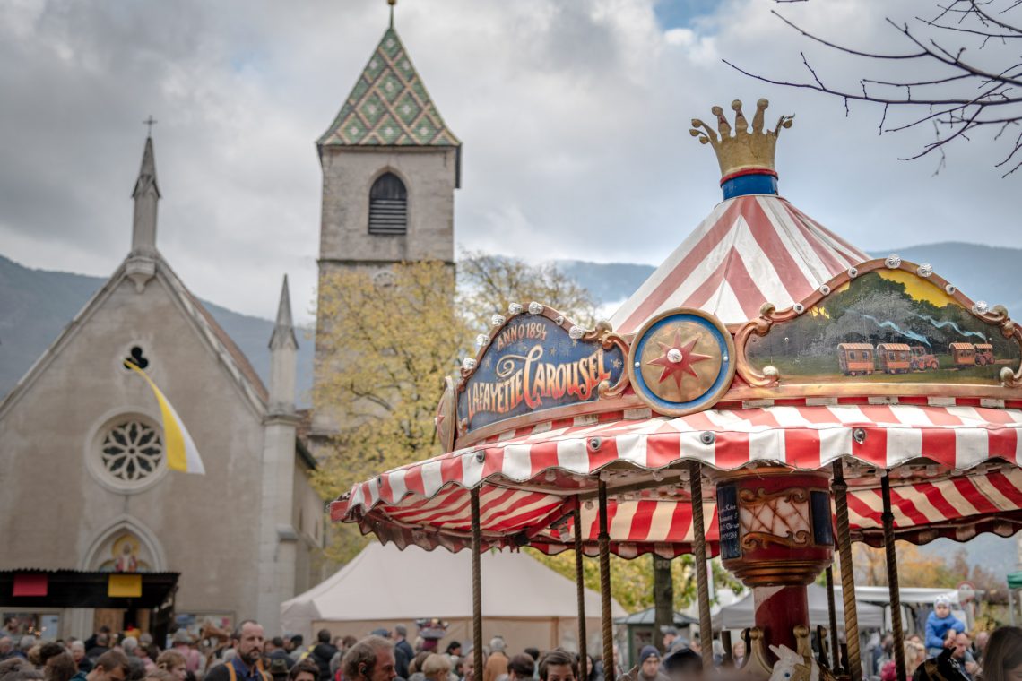 Ringelspiel auf dem Martinimarkt in Kurtinig